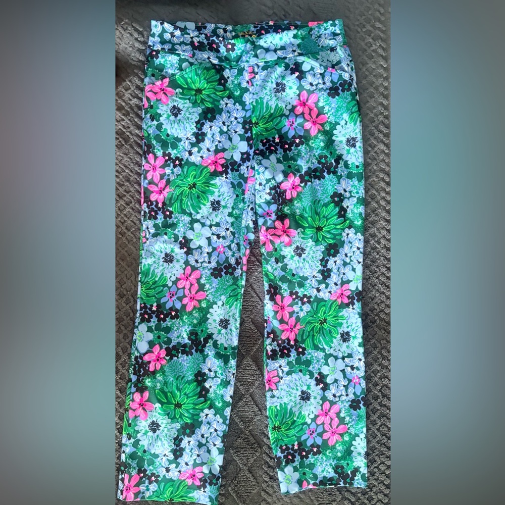 Lilly Pulitzer golf pants in floral Green, Pink & blue. Luxletic size 8